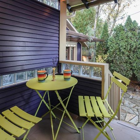 Secluded Patio Suite Right By All The Action Portland Exterior photo